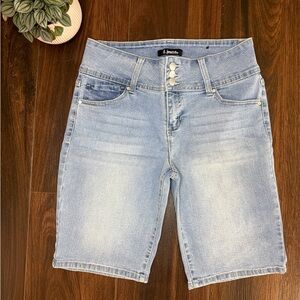 d. jeans Women’s Light Blue Denim Shorts Size 8
